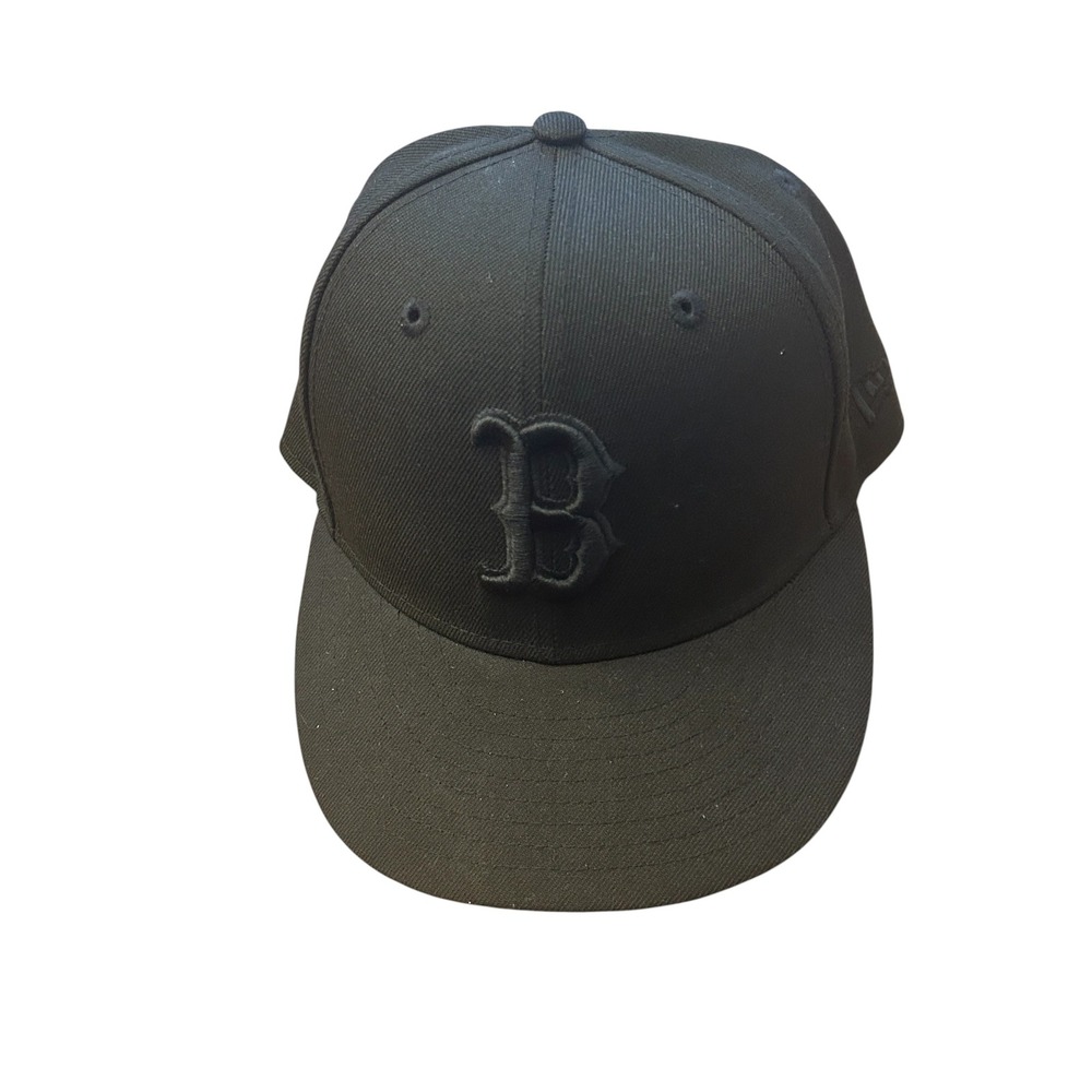 New Era 59FIFTY Boston Red Sox Black on Black Fitted Hat Size 7 1/4 MLB